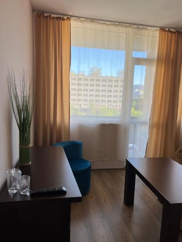 a living room with a desk and a window at Hotel Han Krum in Targovishte