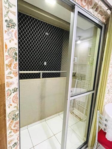 a glass door to a shower in a bathroom at Apartamento Aconchegante Centro de Poços de Caldas in Poços de Caldas