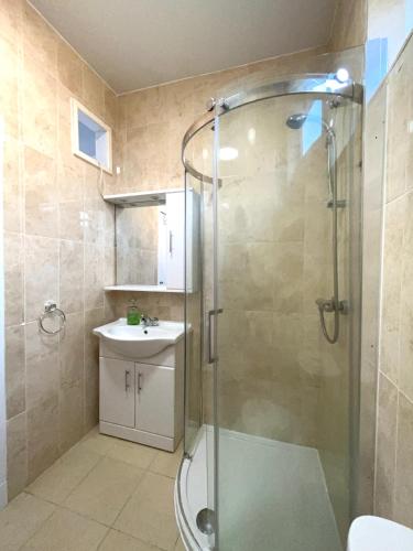 a bathroom with a shower and a sink at Luxury 1BR Flat Central Dumfries Self Check-in, Parking, Wi-Fi in Dumfries