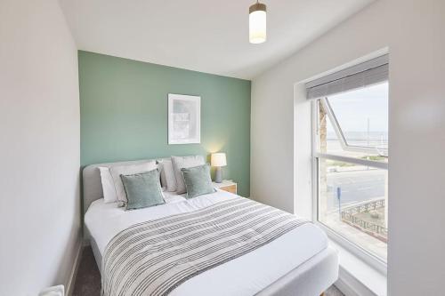 Gulta vai gultas numurā naktsmītnē Panoramic Seaview 1 Bedroom Stylish Apartment
