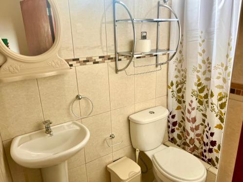 Koupelna v ubytování San Miguel, lindo depa, 3 camas, internet y cable