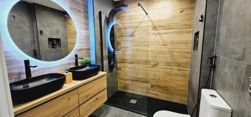 Phòng tắm tại Gran apartamento ideal grupos muy cerca Barcelona
