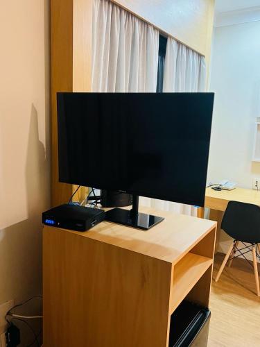 Televisyen dan/atau pusat hiburan di Quarto de hotel de luxo Congonhas