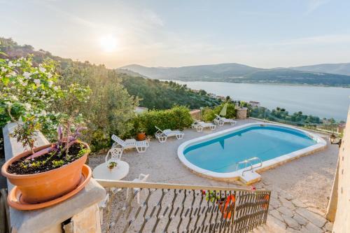 Family-friendly apartments with swimming pool Mastrinka, Ciovo - 22372