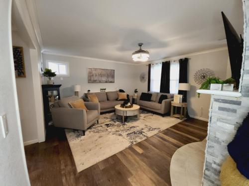 a living room with a couch and a table at Stay at The Retreat! Gatlinburg-Dollywood in Sevierville