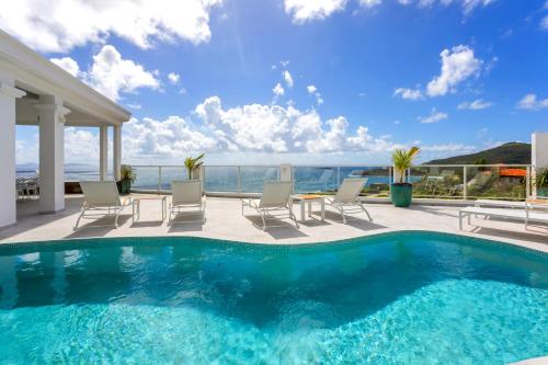 Majoituspaikassa Oceanview Luxury Villa Escape tai sen lähellä sijaitseva uima-allas