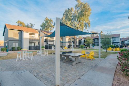 a ping pong table and chairs in a courtyard at 2BR near Stone Creek - Pool & Mall Access Comfort - C254 in Phoenix