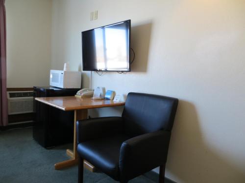 Телевизор и/или развлекательный центр в Days Inn by Wyndham Alamosa