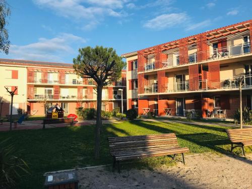 Photo de la galerie de l'établissement Appartement 2P à Argelès-sur-Mer: Clim, Terrasse, Piscine, Parking, Proche plages et commerces - FR-1-776-14, à Argelès-sur-Mer