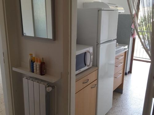 Photo de la galerie de l'établissement Appartement T2 4 Pers. Proche Plage, Vue Montagnes, Terrasse - FR-1-776-24, à Argelès-sur-Mer