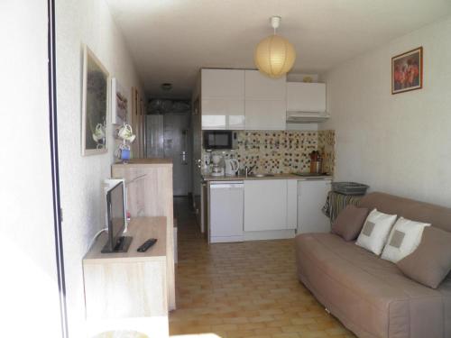 Photo de la galerie de l'établissement Studio bord de mer avec ascenseur et parking sécurisé - FR-1-338-555, à Sète