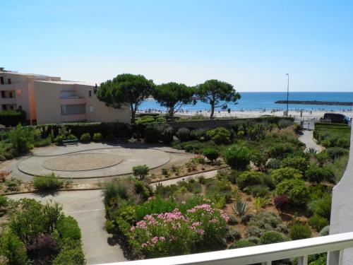 Photo de la galerie de l'établissement Studio bord de mer avec ascenseur et parking sécurisé - FR-1-338-555, à Sète