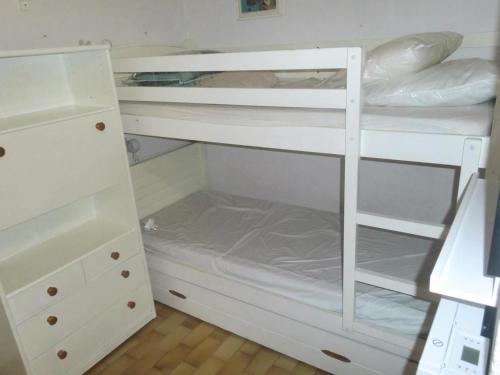 Photo de la galerie de l'établissement Studio bord de mer avec ascenseur et parking sécurisé - FR-1-338-555, à Sète