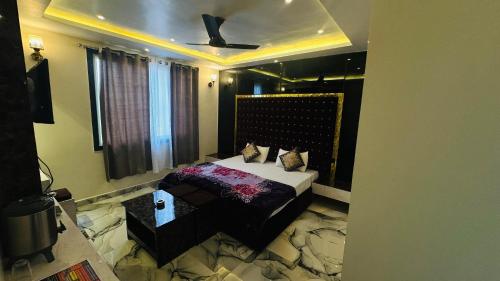 Voodi või voodid majutusasutuse Hotel weekend Pachmarhi toas
