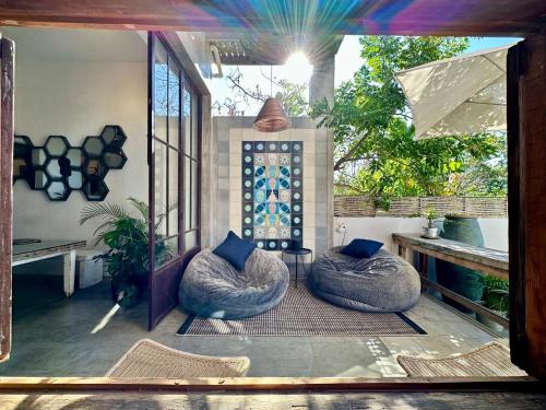 Ruang duduk di Baja House