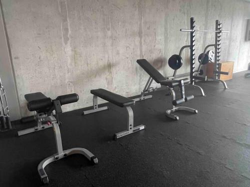 a gym with several exercise equipment in a room at Pura Vida Hub - Iconnia in San José