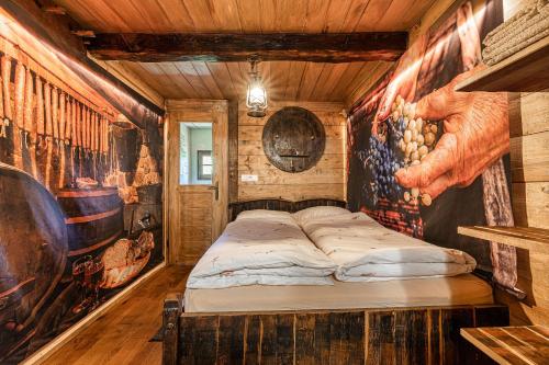 Postel nebo postele na pokoji v ubytování Vineyard Cottages Skatlar
