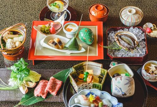 旅館の敷地内または近くでの食事または食べ物