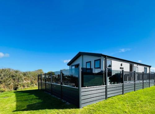 a modern house with a black and white exterior at C-Scape Lodge in Newquay