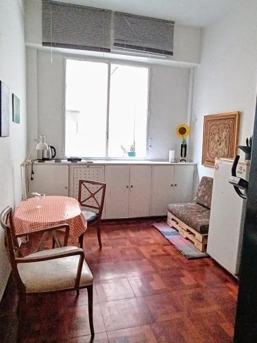 a living room with a table and a couch at CASA MAYO - Mini DEPTO 2 AMB - BAÑO COMPARTIDO in Buenos Aires