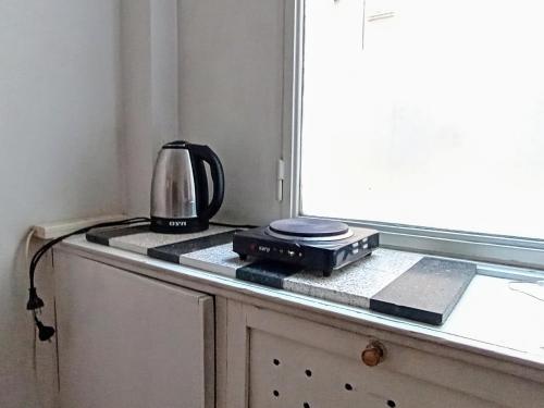 a kitchen counter with a tea kettle on top of it at CASA MAYO - Mini DEPTO 2 AMB - BAÑO COMPARTIDO in Buenos Aires