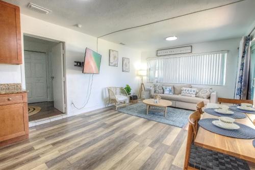 Χώρος καθιστικού στο Daytona Shores Inn and Suites