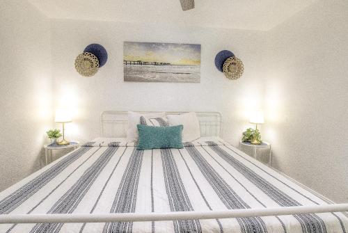 Ένα ή περισσότερα κρεβάτια σε δωμάτιο στο Daytona Shores Inn and Suites