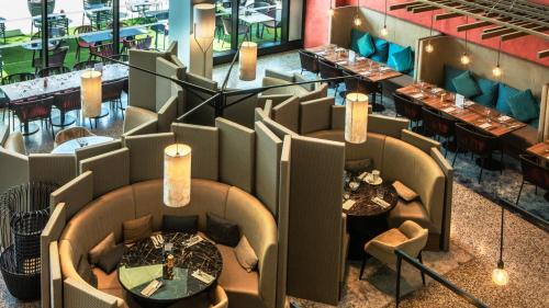 an overhead view of a restaurant with couches and tables at Crowne Plaza - Nice - Grand Arenas by IHG in Nice