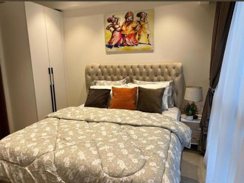Ένα ή περισσότερα κρεβάτια σε δωμάτιο στο Executive One Bedroom Suite Space Available
