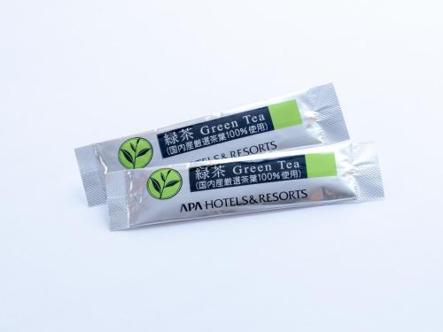 a pack of four green tea towels on a white background at APA Hotel Tottori Ekimae Minami in Tottori