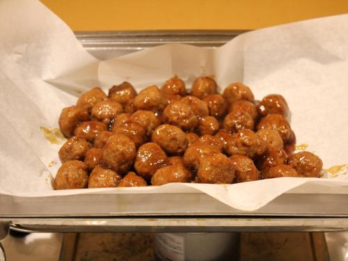 a tray filled with balls of meatballsessions at APA Hotel Tottori Ekimae Minami in Tottori