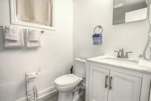 Ένα μπάνιο στο Daytona Shores Inn and Suites