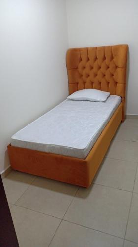 22 R4 Single 1 small room in a 4-bedroom apartment with attached bathroom suitable for one person ### 22 R4 1 غرفة صغيرة في شقة مكونة من 4 غرف نوم مع حمام ملحق مناسبة لشخص واحد