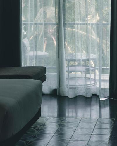 a bedroom with a bed and a window at Hotel Vellita Siem reap in Siem Reap