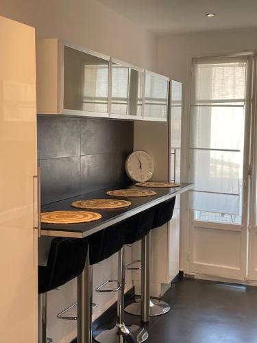 a counter with cookies on it with a clock on it at Grand appartement a 5 minutes du stade vélodrome, parking in Marseille