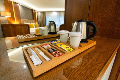 Kemudahan buat kopi dan teh di Vela Verde Hotel & SPA