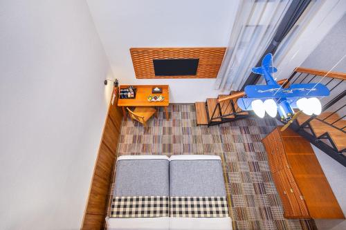 an overhead view of a room with a bed and a desk at THE 1O1 Bandung Dago in Bandung