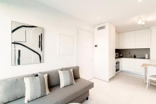 Dapur atau dapur kecil di Kristall 9 by Quokka 360 - modern apartment close to Lugano Center
