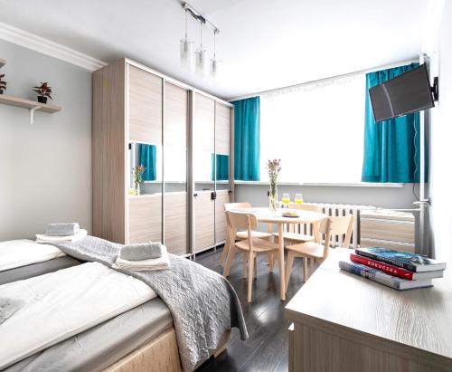 3 Bedrooms Comfy Flat Celarowska