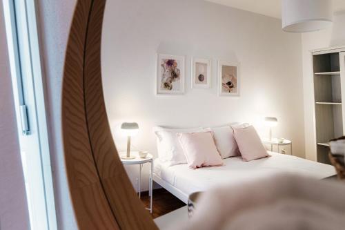 Pink Flat by Quokka 360 - close to the Italian borderにあるベッド