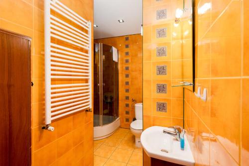 Phòng tắm tại Zielona Nowa Huta Apartment