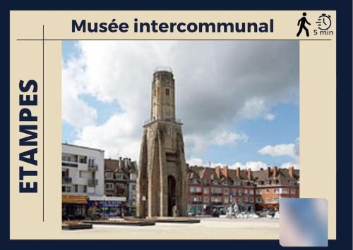 a clock tower in the middle of a city at L’Impérial 4- CentreVille- WIFI in Étampes