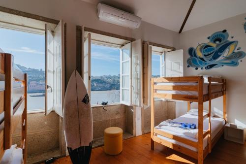 a room with two bunk beds and a window at Happy Porto Hostel & Apartments in Porto