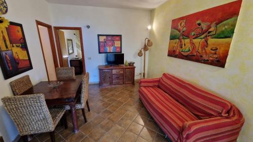 a living room with a couch and a table at I Dammusi di Punta Karace in Tracino