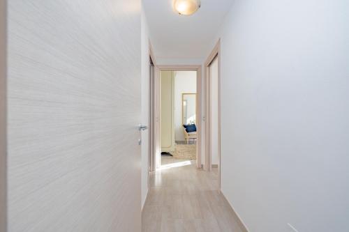 2 Bedroom Apartment - Buzzi Hospital, Sempione, MiCo, 100mt MetroM5