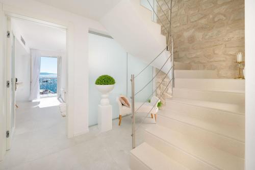 Kúpeľňa v ubytovaní Beautiful Hvar Villa 4 Bedrooms Villa Hvar Majestic Resort Centre Location Wonderful Sea Views
