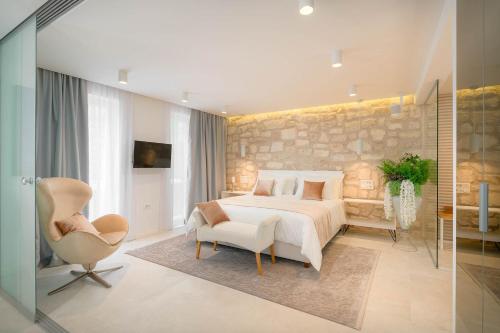 Posteľ alebo postele v izbe v ubytovaní Beautiful Hvar Villa 4 Bedrooms Villa Hvar Majestic Resort Centre Location Wonderful Sea Views