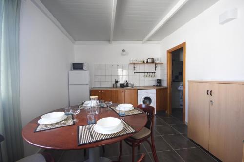 a kitchen with a table and chairs and a dining room at Apartamentos Las Majoreras 1 y 2 dormitorios in Las Majoreras
