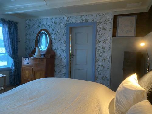 a bedroom with a bed and a mirror on the wall at Overvoll Farm in Stranda