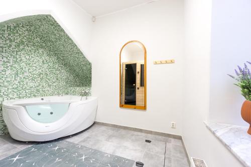 Ένα μπάνιο στο Exclusive House in Old Town